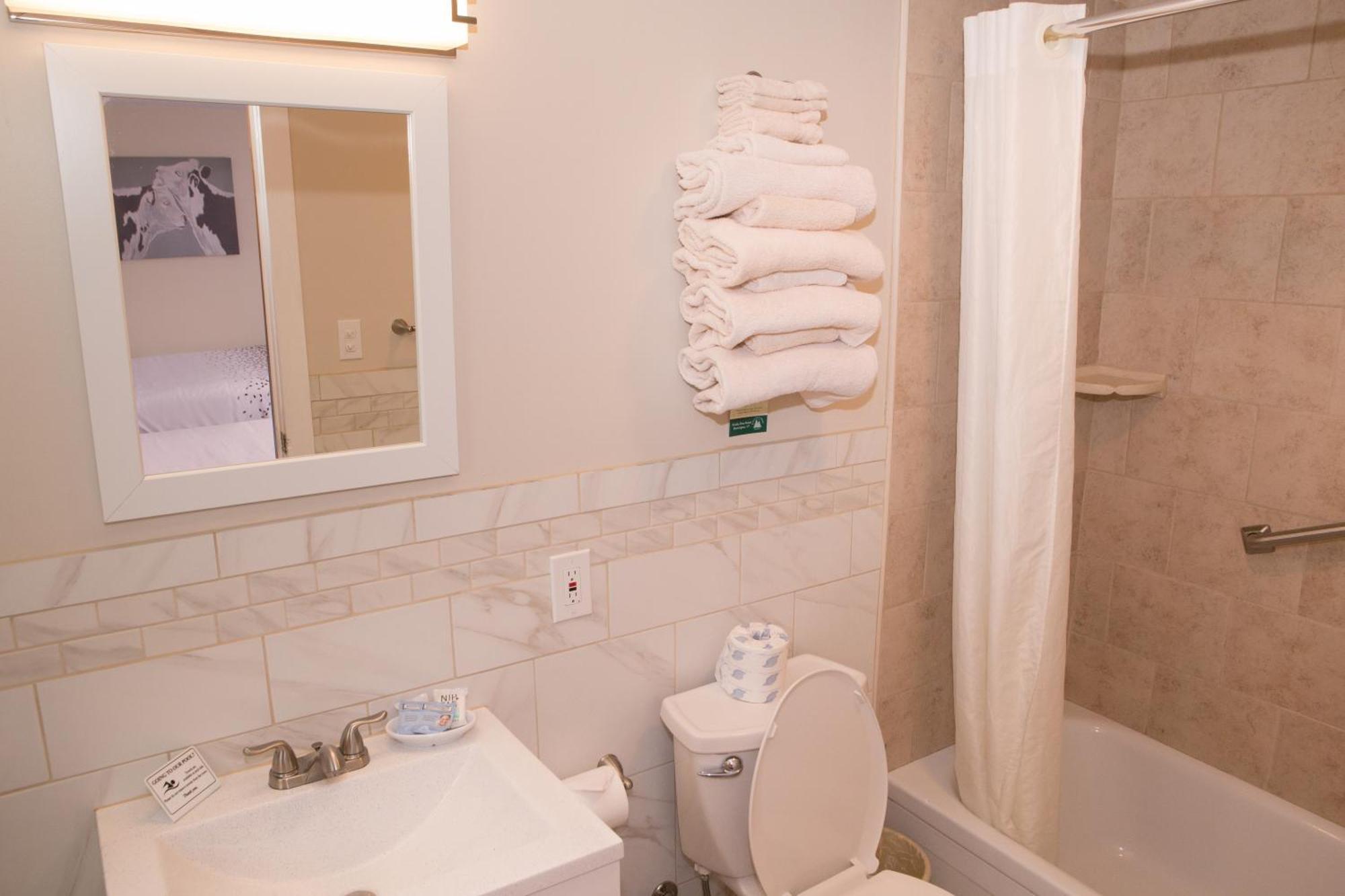 Knotty Pine Motel Беннингтон Экстерьер фото