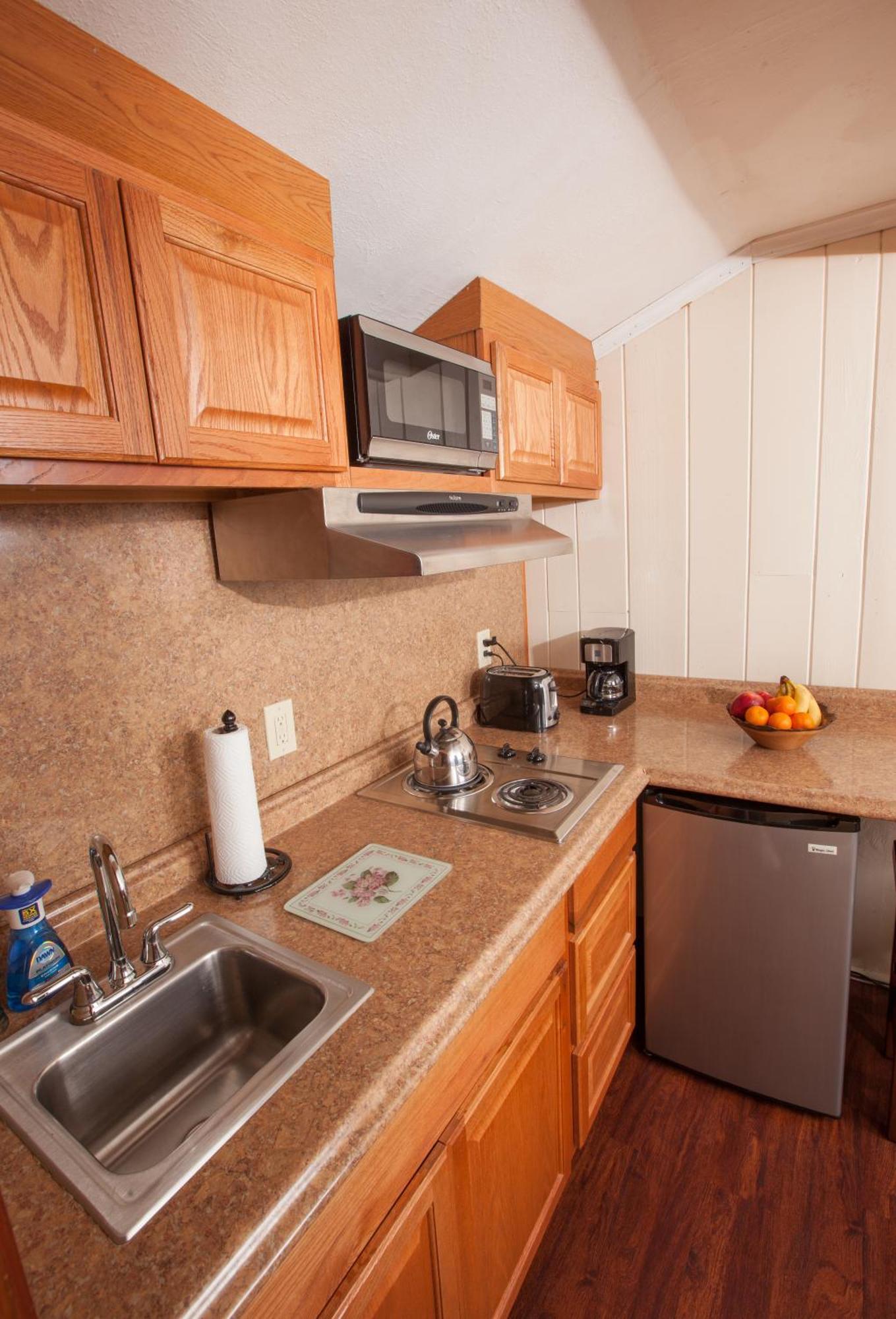 Knotty Pine Motel Беннингтон Экстерьер фото